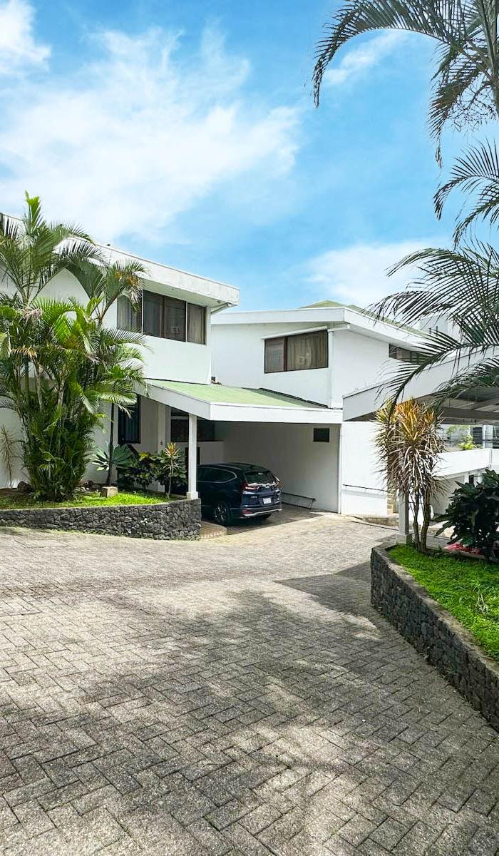 Opportunity! House for Sale in Condominium, Barrio Dent, San Pedro