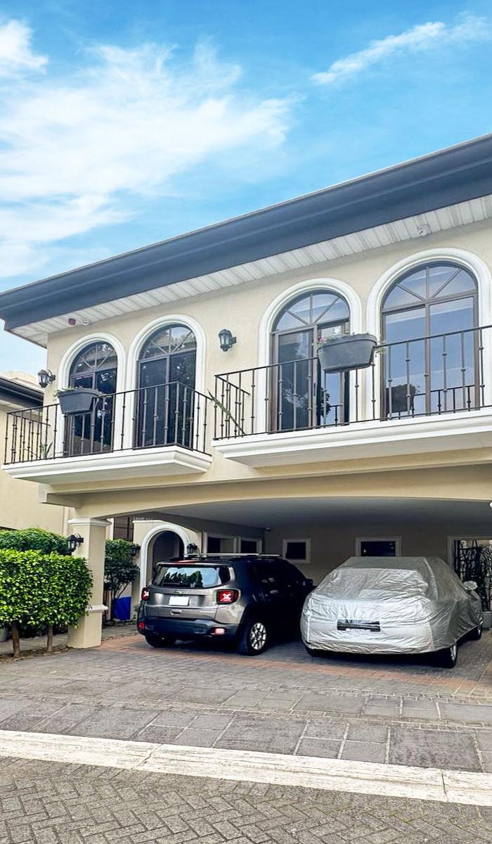 Luxury House for Sale in El Álamo, Colinas de Montealegre, Tres Ríos